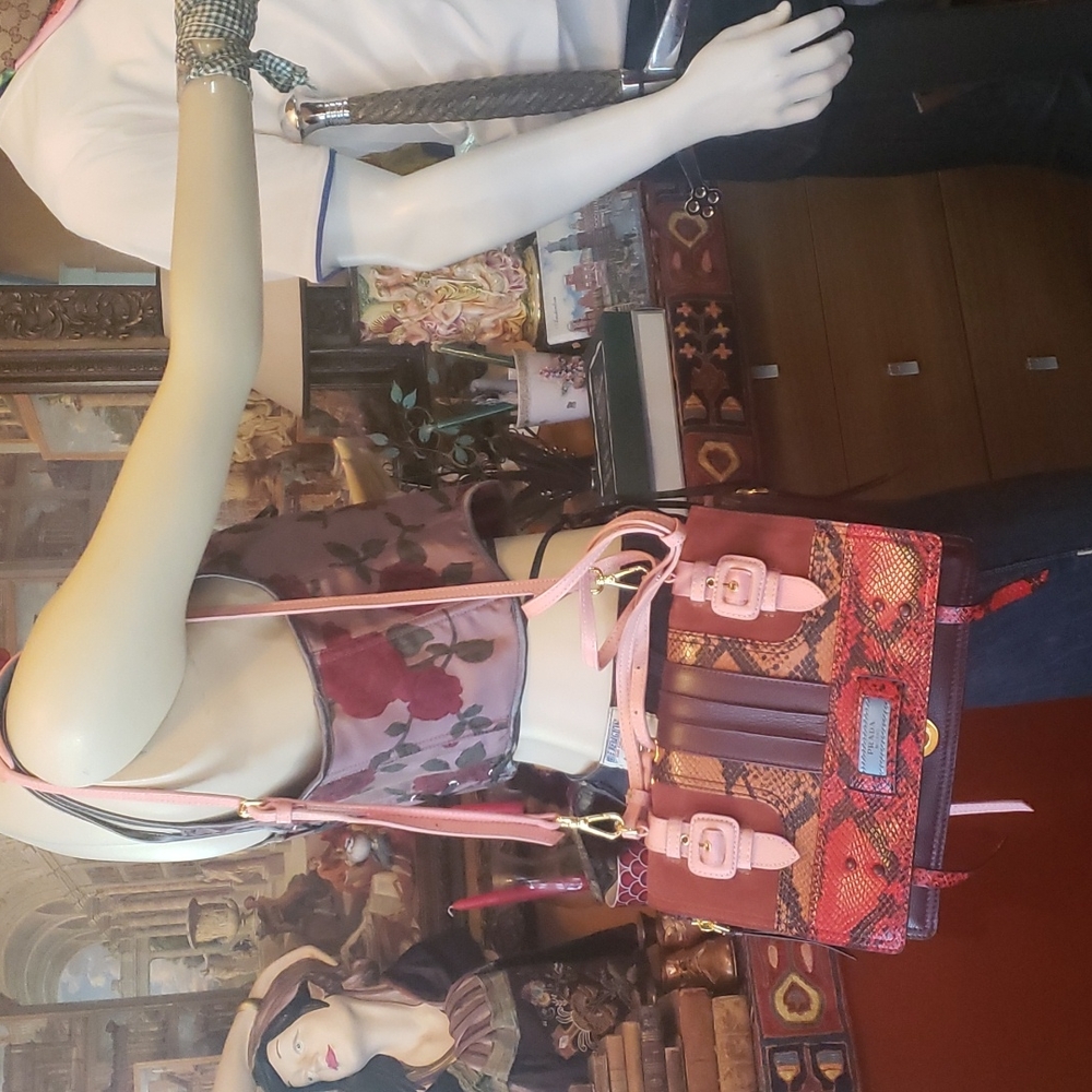 FASHIONISTA PRADA - Picture 2 of 16